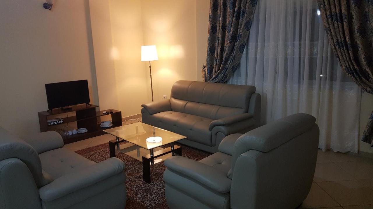 Residences Hotelieres Micheline Et Emile Bastos Яунде Экстерьер фото