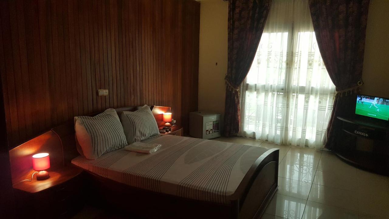 Residences Hotelieres Micheline Et Emile Bastos Яунде Экстерьер фото